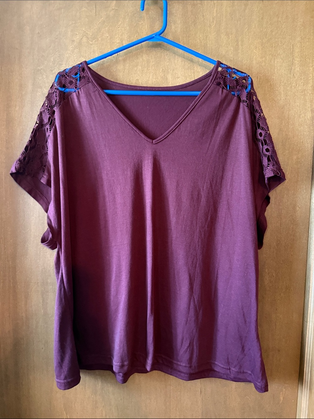 SHEIN Burgundy V‑Neck Short Sleeve Top with Crochet Shoulders